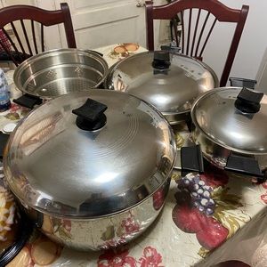 This beautiful set never used stainless steel perfect for amazing meals!